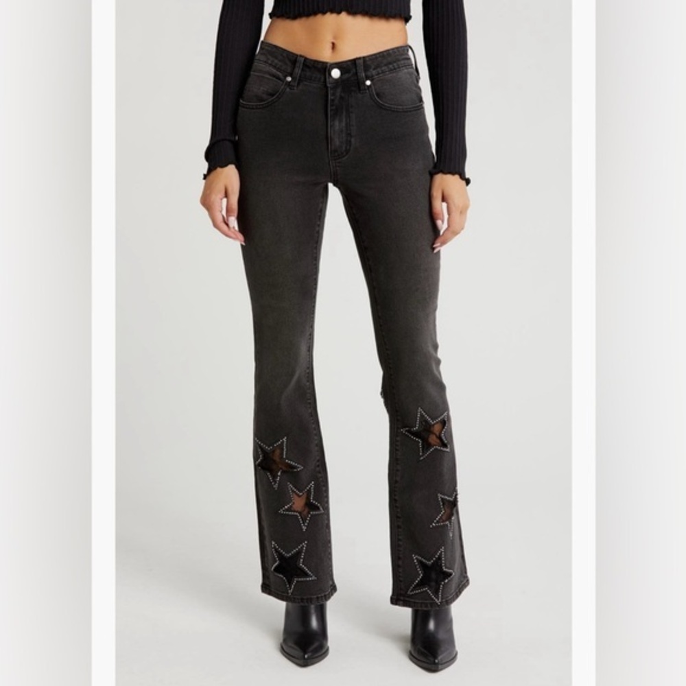 PTCL embellished star mid rise, flare-leg jeans
⭐️⭐️⭐️